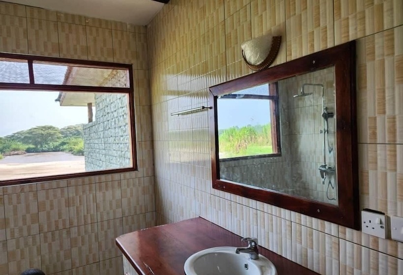 هتل Ishasha Pride Lodge