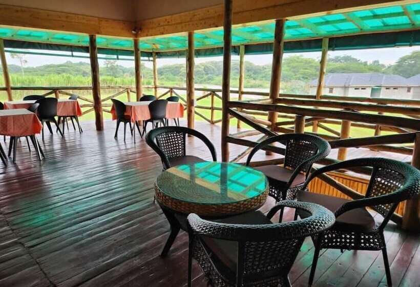 هتل Ishasha Pride Lodge