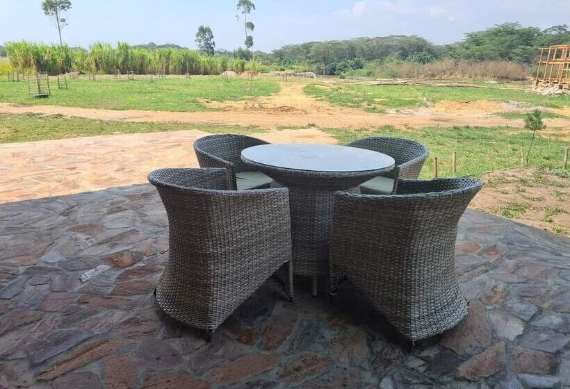 هتل Ishasha Pride Lodge