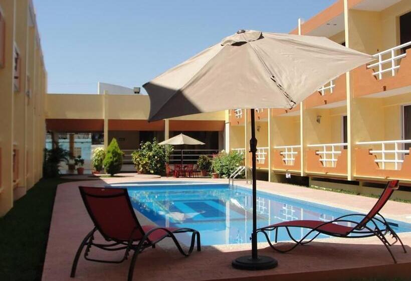 فندق La Media Luna Inn