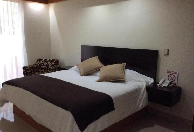 فندق La Media Luna Inn