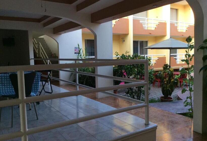 فندق La Media Luna Inn