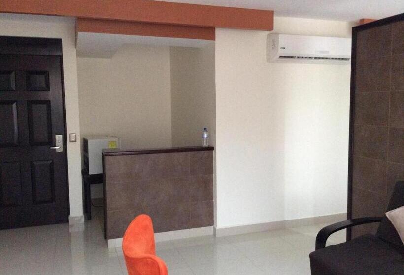 فندق La Media Luna Inn