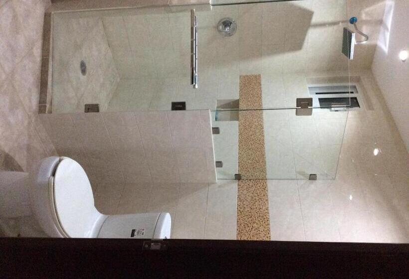 فندق La Media Luna Inn