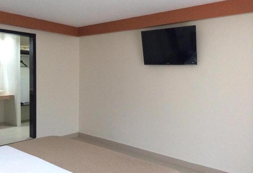 فندق La Media Luna Inn