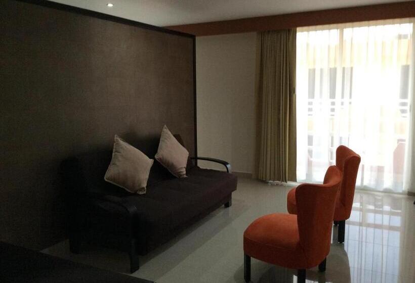 فندق La Media Luna Inn