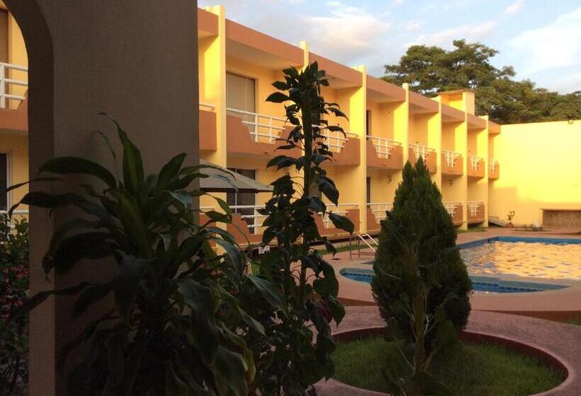 فندق La Media Luna Inn