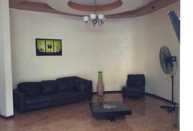 فندق La Media Luna Inn