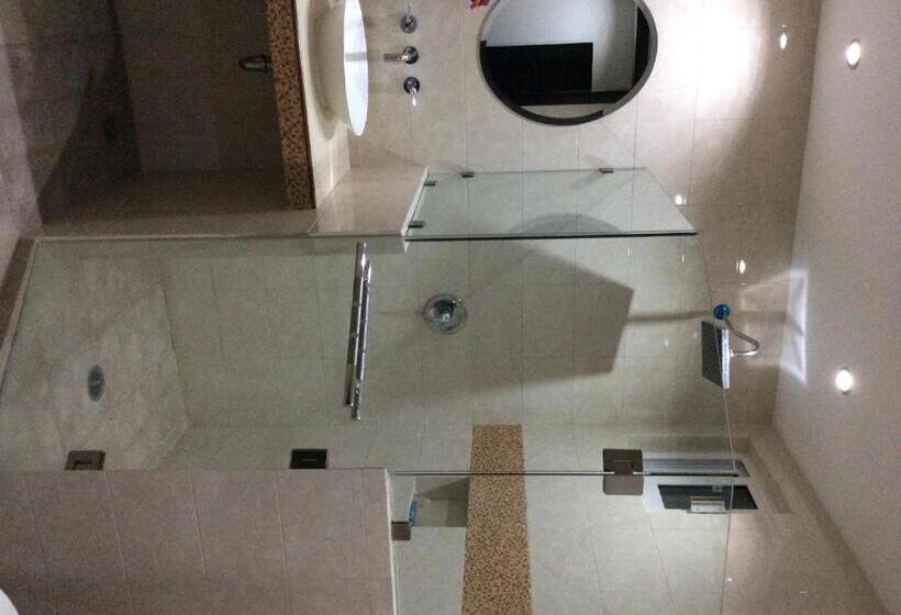 فندق La Media Luna Inn