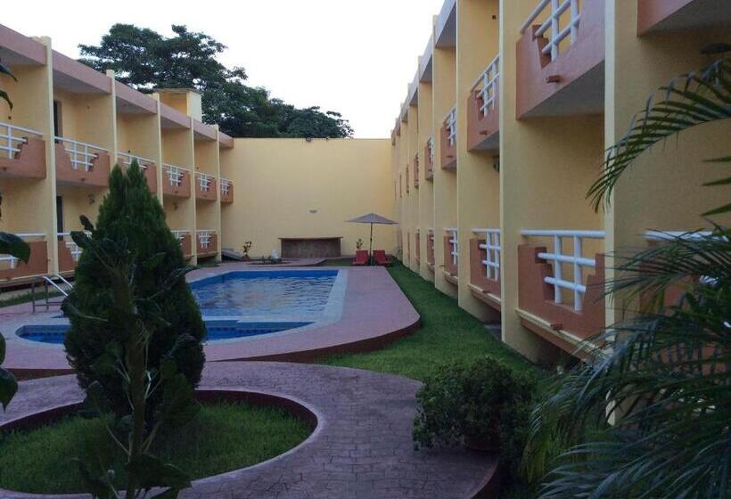 فندق La Media Luna Inn