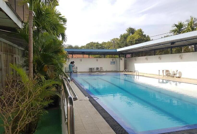 Отель Lux Etoils & Pool