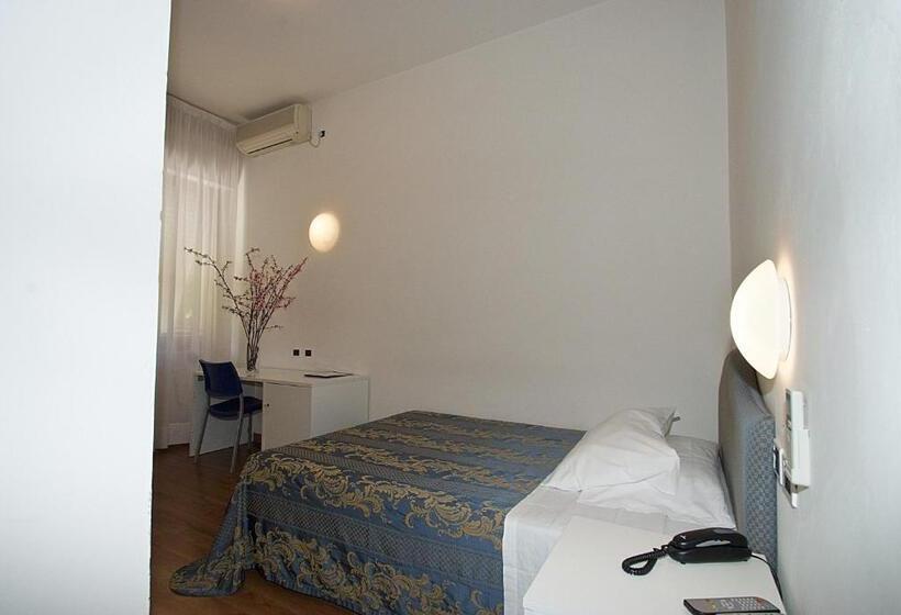 Отель Mediterraneo