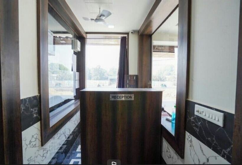 בית מלון כפרי Midtown