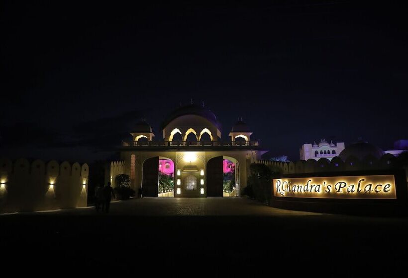 בית מלון כפרי R Chandras Palace