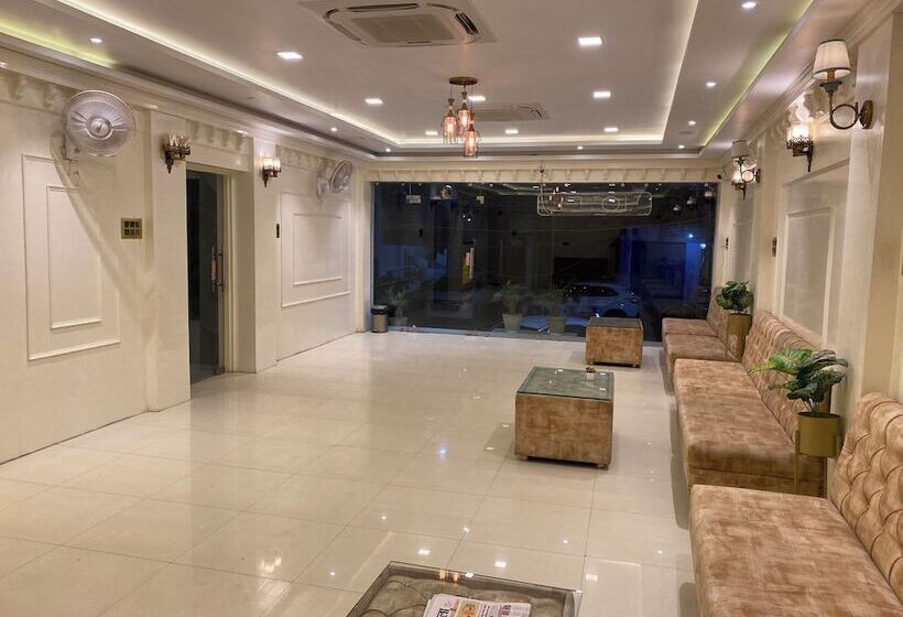 Отель Ramesh Palace