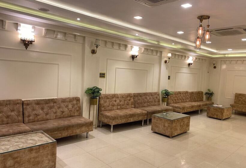 Отель Ramesh Palace