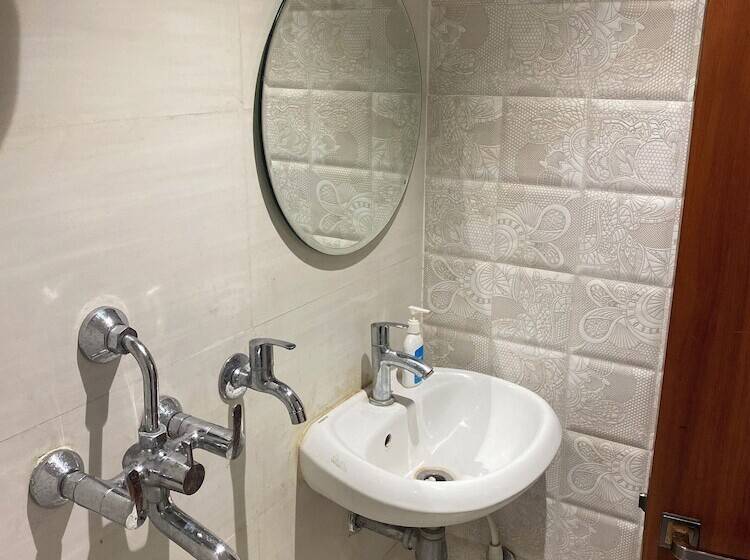 Отель Ramesh Palace