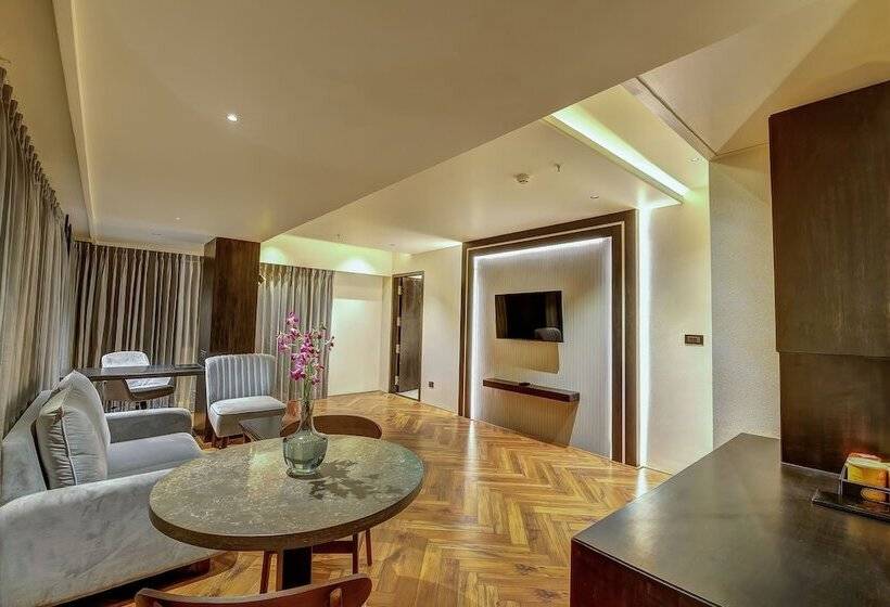 בית מלון כפרי Regenta Central Javaji Mysore