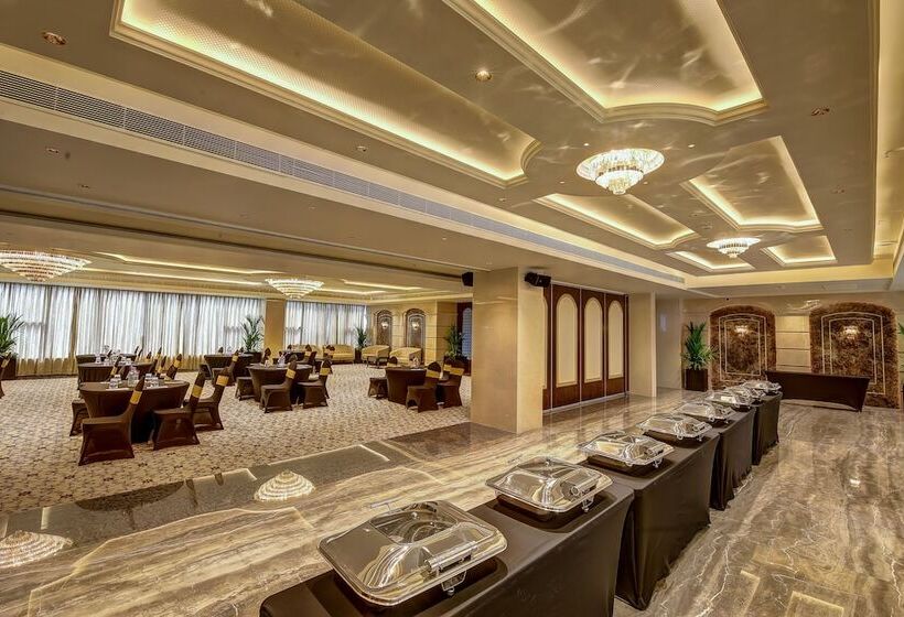 בית מלון כפרי Regenta Central Javaji Mysore