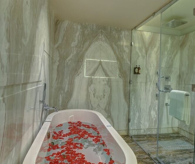 בית מלון כפרי Regenta Central Javaji Mysore