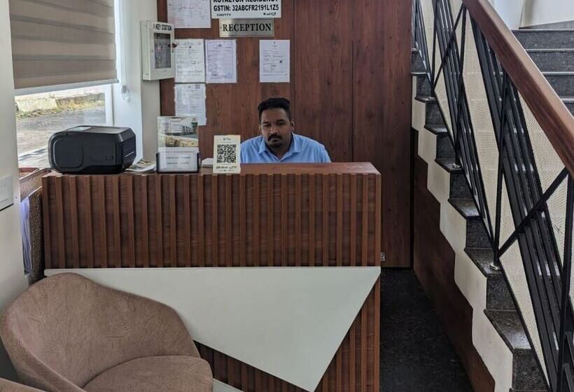 酒店 Royalton Residency