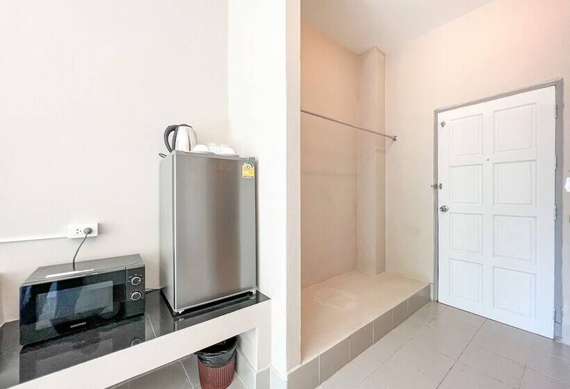 בית מלון כפרי Tri's Miracle Kata Beach Side