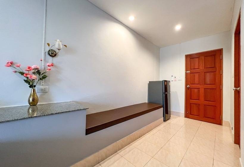 בית מלון כפרי Tri's Miracle Kata Beach Side