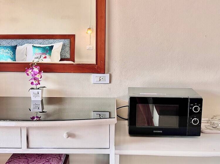 בית מלון כפרי Tri's Miracle Kata Beach Side