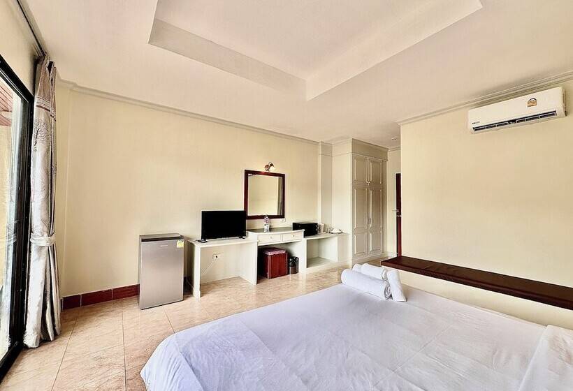 בית מלון כפרי Tri's Miracle Kata Beach Side