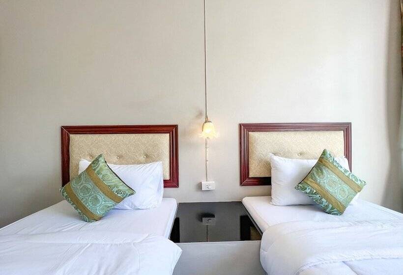 בית מלון כפרי Tri's Miracle Kata Beach Side