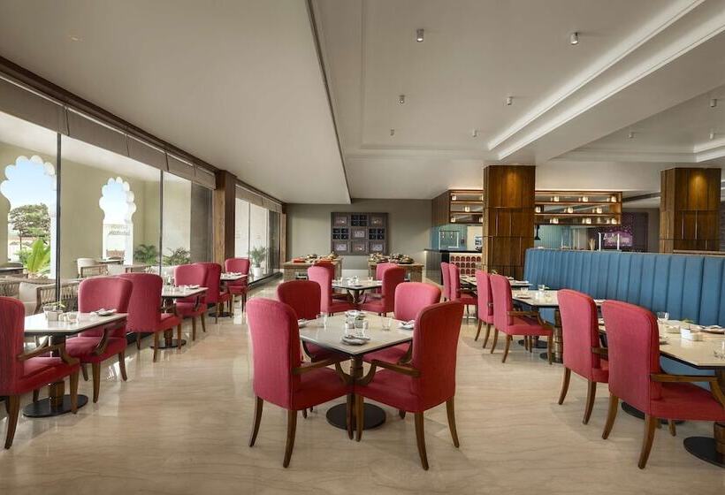 호텔 Uday Palace Navsari, A Member Of Radisson Individuals