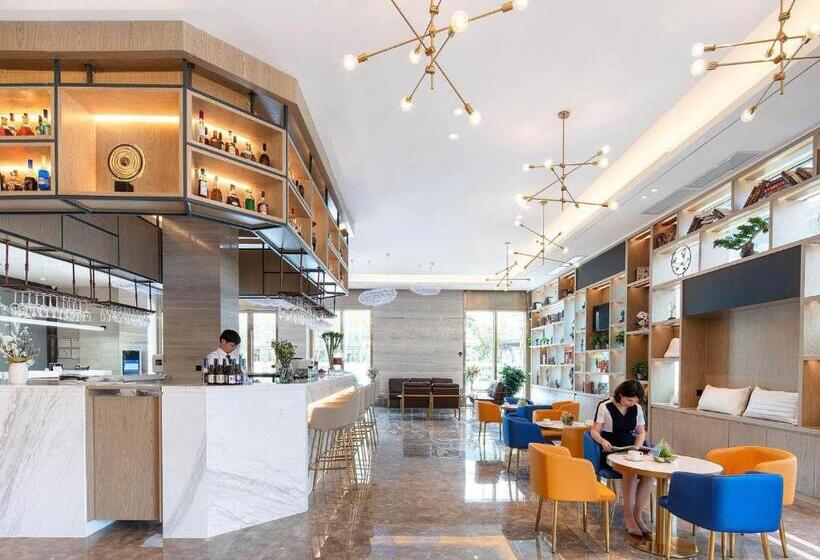 Kyriad Marvelous Hotel Luoding Ring City East Road