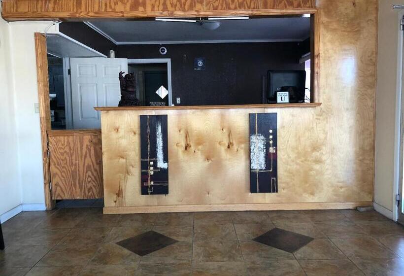 فندق على الطريق Dollar Save Inn