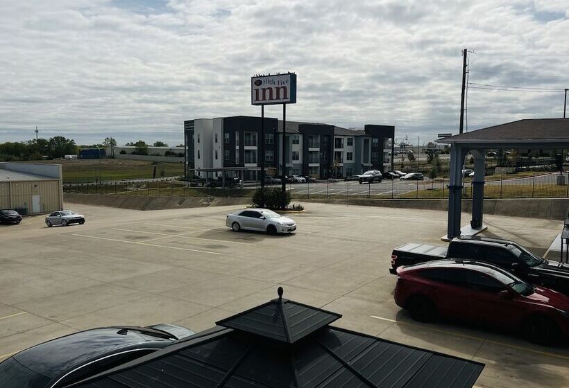 Мотель High Five Inn