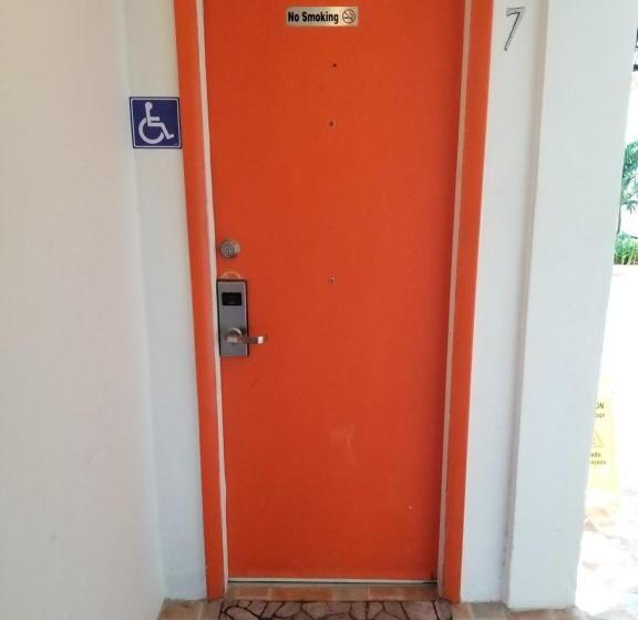 فندق على الطريق Royal Budget Inn