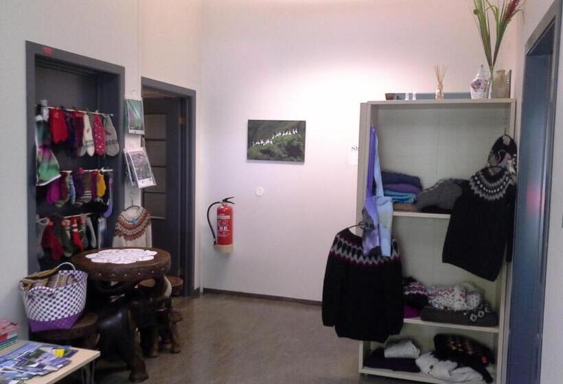 پانسیون Guesthouse Reynir