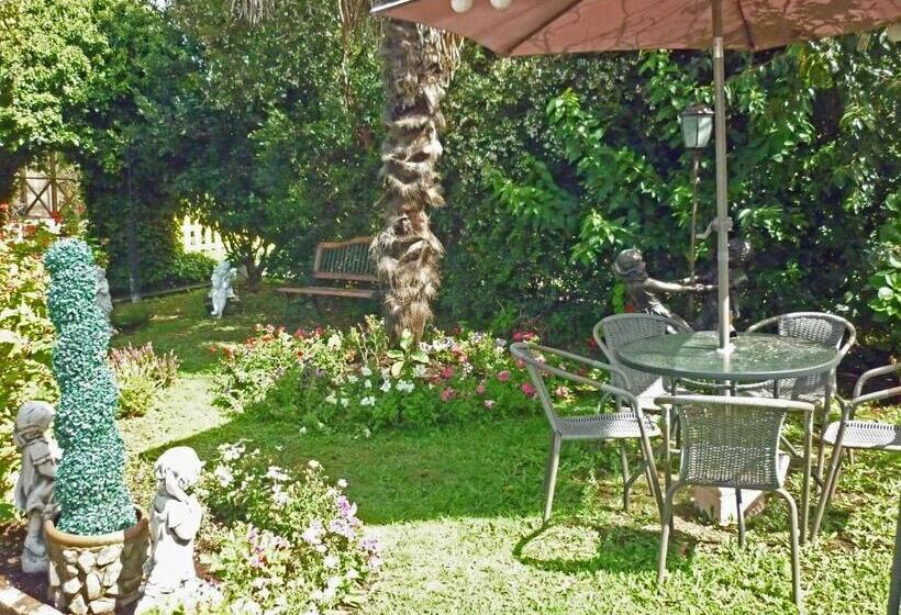 ペンション Hostal Y Cabañas Villa Germana