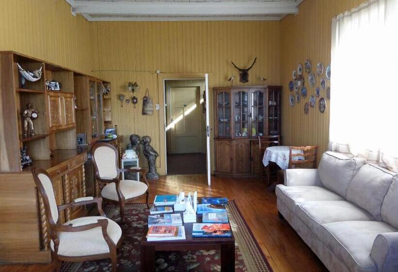 ペンション Hostal Y Cabañas Villa Germana