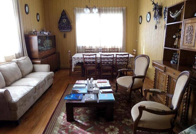 ペンション Hostal Y Cabañas Villa Germana