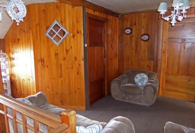 ペンション Hostal Y Cabañas Villa Germana