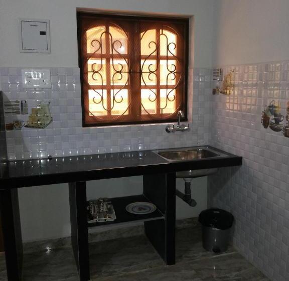 פנסיון Jason Guest House