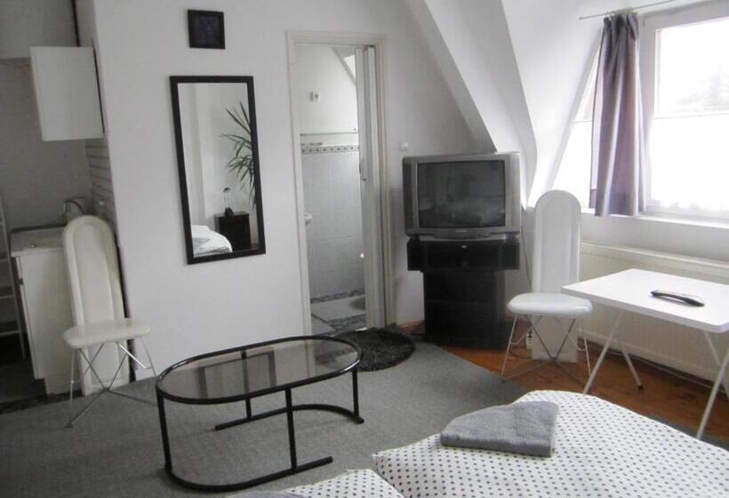 펜션 Kántor Vendégház