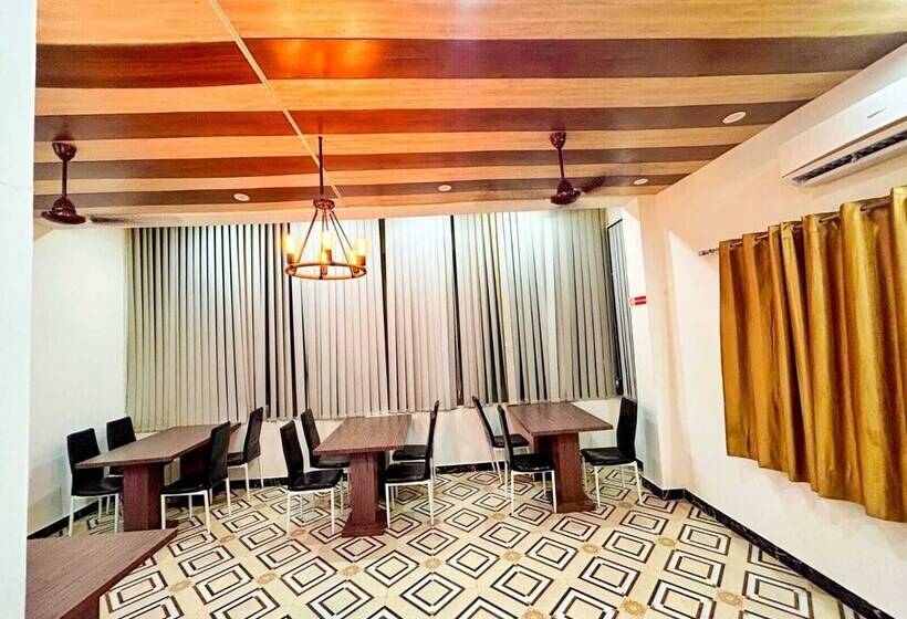 ペンション The Taj Royal