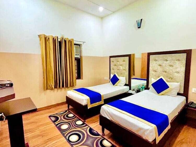 ペンション The Taj Royal