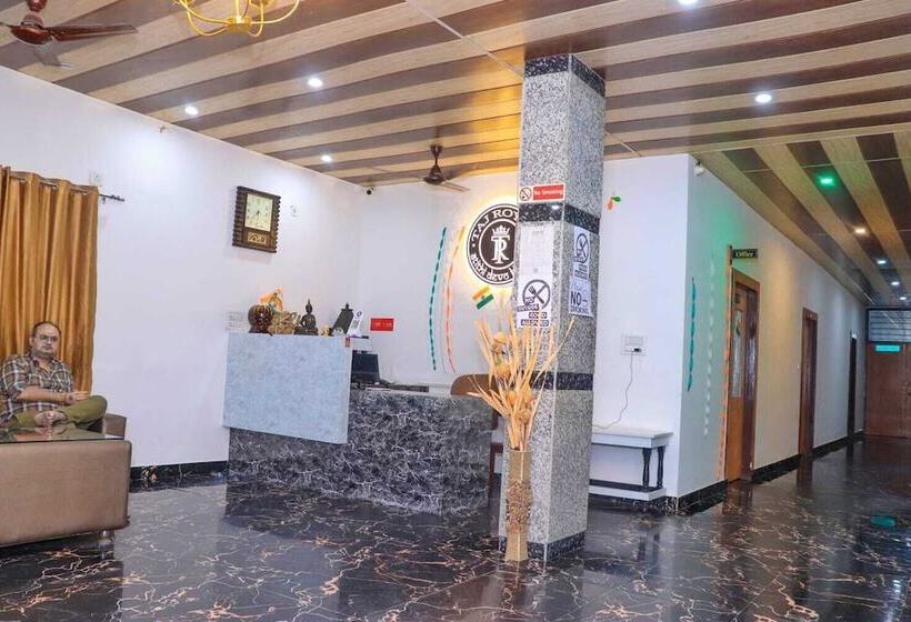 ペンション The Taj Royal