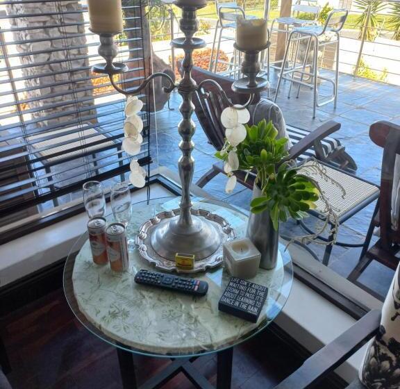 פנסיון Whale Rock Guest House