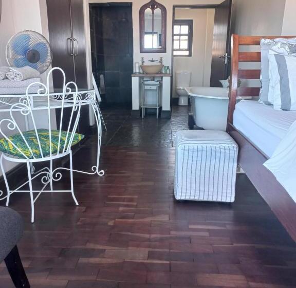 פנסיון Whale Rock Guest House