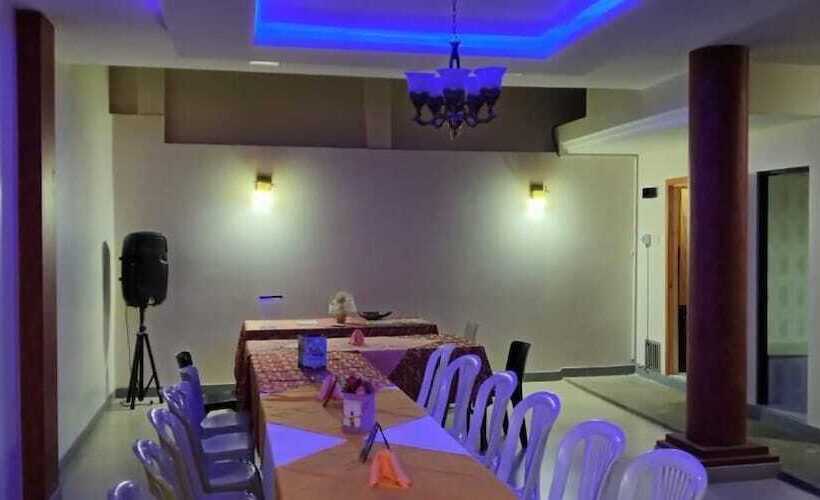 Отель Jomaley Real