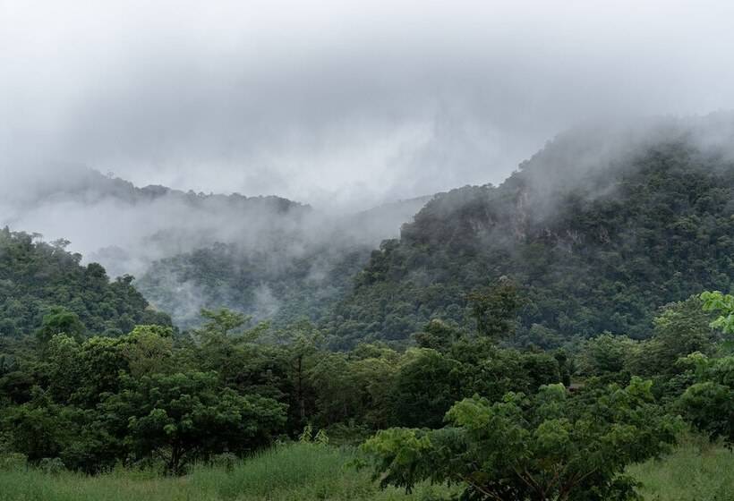 استراحتگاه The Hidden Village Khao Yai