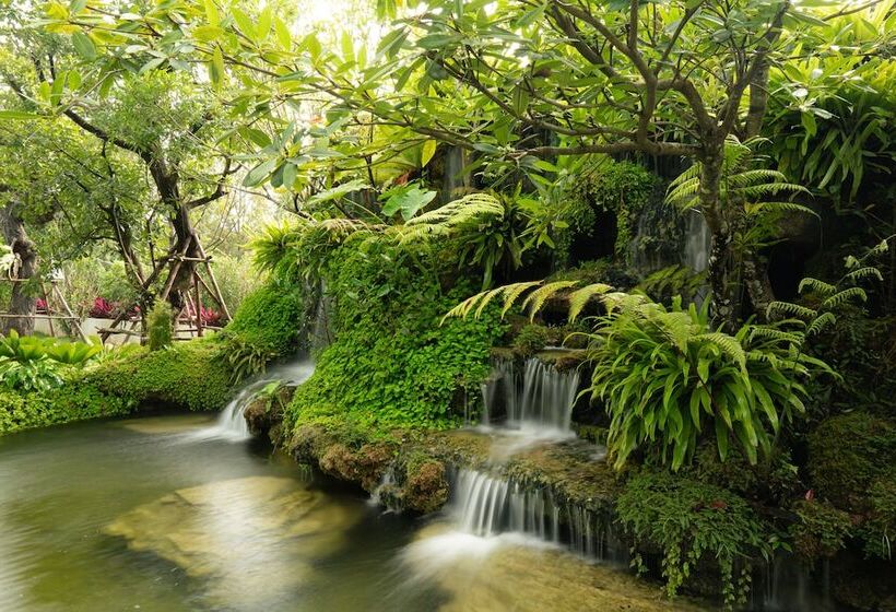 استراحتگاه The Hidden Village Khao Yai